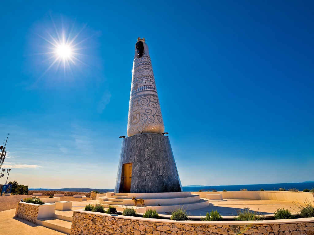 Viewpoint and statue of Virgin Mary